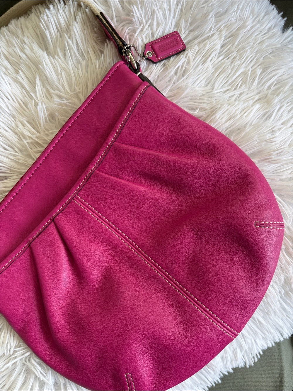 Hot pink vintage Coach Outlet Soho pleated swing pack crossbody F42833